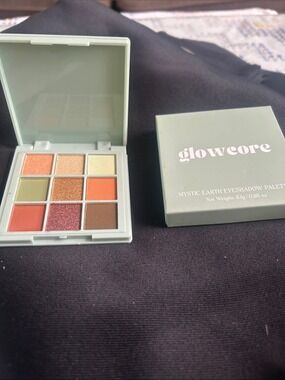 gloweore Mystic Earth 9-Shade Eyeshadow Palette - Warm Greens & Oranges